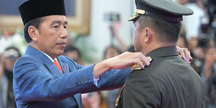 Presiden Joko Widodo Lantik Maruli Simanjuntak sebagai KSAD di Istana Negara