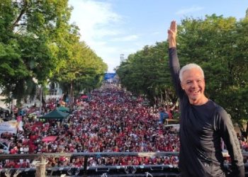 Ganjar, Jalan Sehat&nbsp; Bersama Komunitas Gen Zi di Sulawesi Selatan&nbsp;