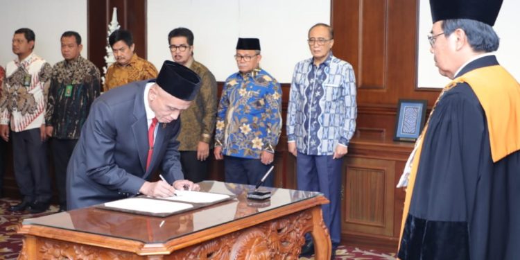 Ketua MA Lantik Hendri Puspito Sebagai Panmud Tata Usaha Negara MA