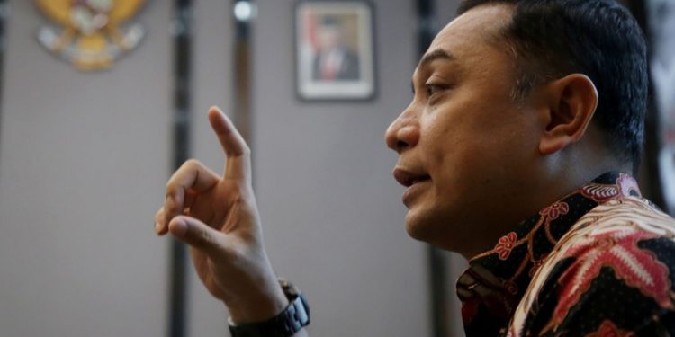 TAK BOLEH DOBEL TERIMA BANTUAN, WALI KOTA ERI JELASKAN SOAL PELAKSANAAN PEMBERIAN BANTUAN