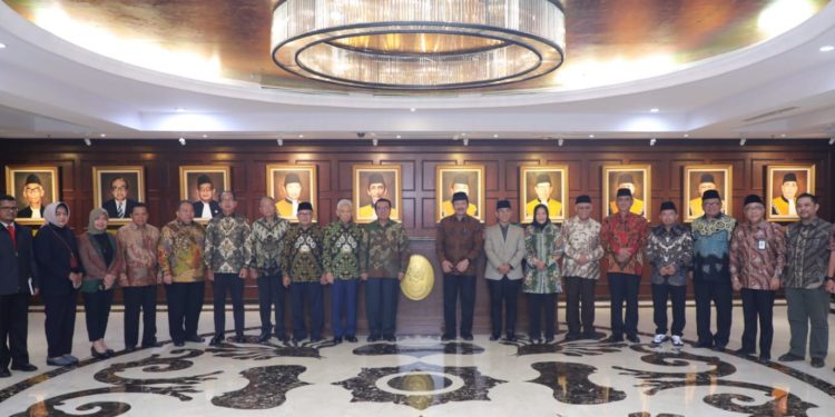 MA Serahkan Bantuan Kemanusiaan untuk Palestina Kepada Baznas RI