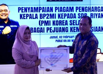 Selamatkan Wanita Korsel yang Terjatuh ke Laut, BP2MI Beri Penghargaan Pekerja Migran Riyanto