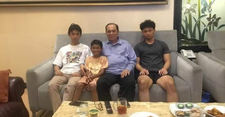 KH. As’ad Said Ali Berkumpul Bersama 3 dari 12 Cucunya