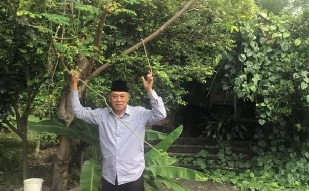 KH. As’ad Said Ali : ”Dunia tidak Seluas Daun Kelor”