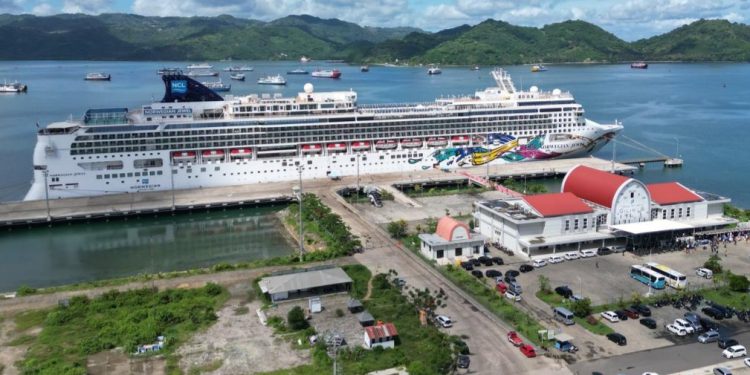 DONGKRAK EKONOMI & PARIWISATA INDONESIA, PELINDO MULTI TERMINAL LAYANI KAPAL PESIAR SANDAR DI PELABUHAN