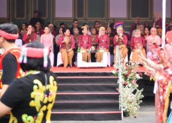 Kader PKK Seluruh Indonesia Turut Meriahkan Parade Budaya Nusantara di Solo