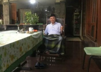 Menikmati Sinar Matahari Pagi Ahad dengan Gaya Tradisional