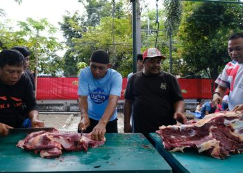 Pelindo Regional 4 Gelar Sholat Ied & Salurkan Daging Qurban di Pelabuhan Makassar