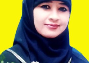 Hj. Endang Maria Astuti Bantu Jemaah Lansia Tersesat di Tengah Kerumunan Lempar Jamrah