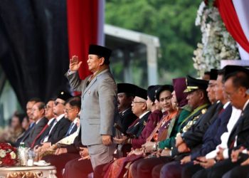 Prabowo dan Jokowi Hadiri Upacara HUT ke-78 Bhayangkara: Polri Didorong Tingkatkan Kepercayaan dan Kemampuan Global