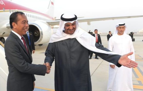 Presiden Jokowi Tiba di Abu Dhabi, Disambut Langsung oleh Presiden MBZ