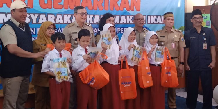 Walikota Jakarta Pusat Kampanyekan Gemar Makan Ikan di Sekolah Dasar untuk Sambut Indonesia Emas 2045