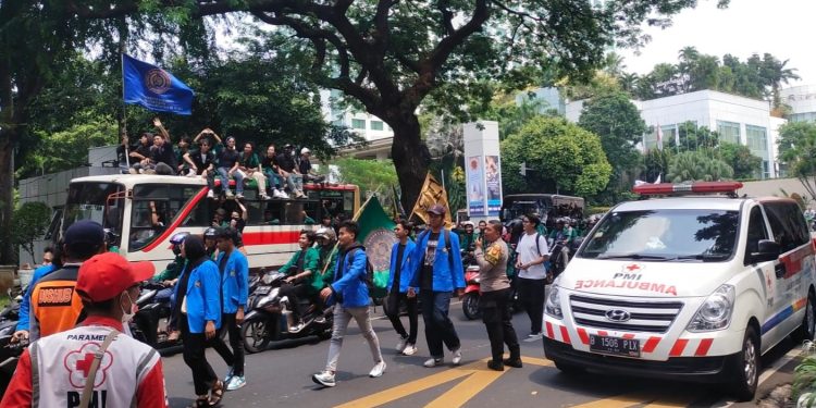 PMI Kota Jakarta Pusat Kerahkan Ambulans dan Personil Pada Aksi Masa Tolak Revisi UU Pilkada