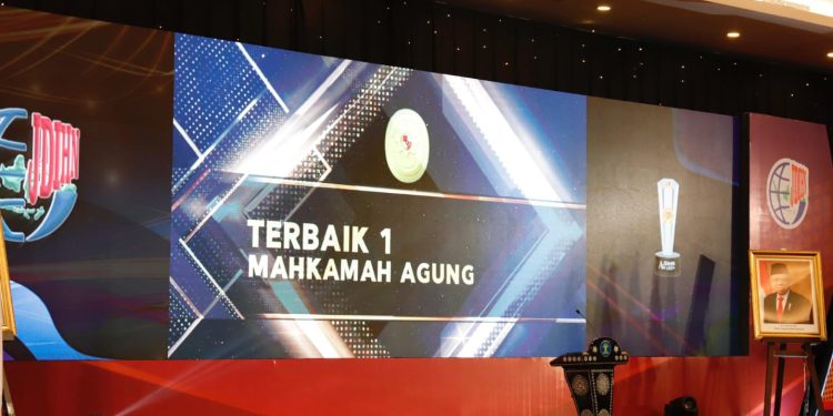 MA Raih Penghargaan JDIHN Award 2024 sebagai Lembaga Negara Terbaik
