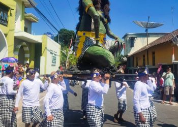 Warga Warak Salatiga Gelar Karnaval Ogoh-Ogoh dalam Puncak Perayaan Agustusan