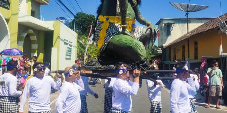 Warga Warak Salatiga Gelar Karnaval Ogoh-Ogoh dalam Puncak Perayaan Agustusan