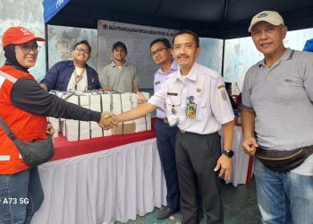PMI Kota Jakarta Pusat Distribusikan Makanan Siap Saji untuk Penyintas Kebakaran di Kebon Kosong Kemayoran