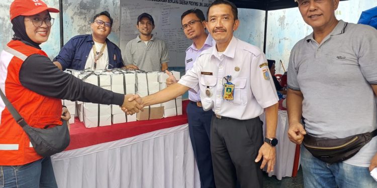 PMI Kota Jakarta Pusat Distribusikan Makanan Siap Saji untuk Penyintas Kebakaran di Kebon Kosong Kemayoran