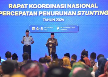 Gus Halim Serahkan Penghargaan 15 Desa Berprestasi Turunkan Stunting