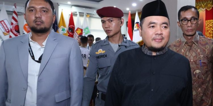 Afif Monitoring Pendaftaran Calon Kepala Daerah di KIP Provinsi Aceh