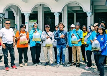 Pegiat lingkungan tabur Bibit Ikan