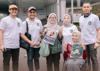 Menyambut HAKORDIA 2024, Kejari Jakarta Pusat Gelar Aksi Pembagian Kaos dan Stiker Anti Korupsi