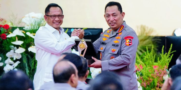 Mendagri Ajak Polri dan Pemda Sukseskan Agenda Nasional di Apel Kasatwil 2024