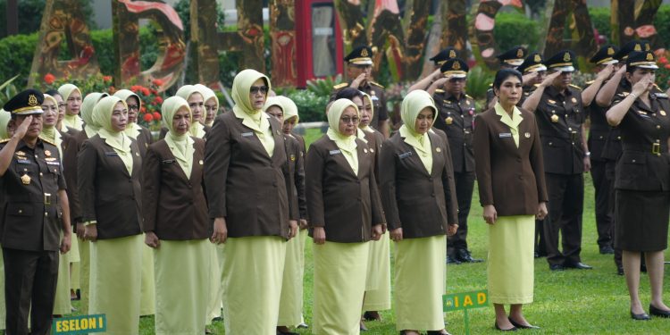 JAM Pidum Pimpin Upacara Peringatan Hari Ibu ke-96 Tahun 2024 di Kejagung
