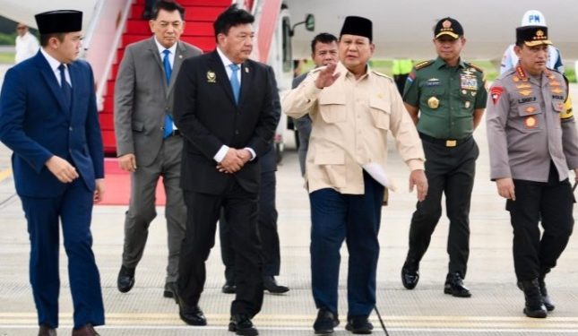 Usai Lawatan ke Mesir, Presiden Prabowo Tiba di Tanah Air dan Langsung Melakukan Rapat Terbatas