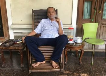 Menikmati Tahun Baru 2025 dengan Cerutu Lokal Semarang-Kudus, Mantan Waka PBNU: “Rasanya Tak Kalah dengan Cerutu Kuba”