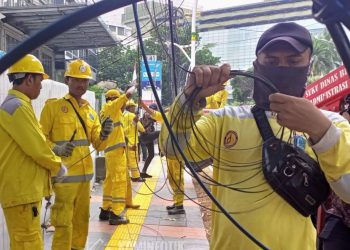 Sudin Bina Marga Jakpus Tertibkan 19 Kabel di Jalan Teluk Betung