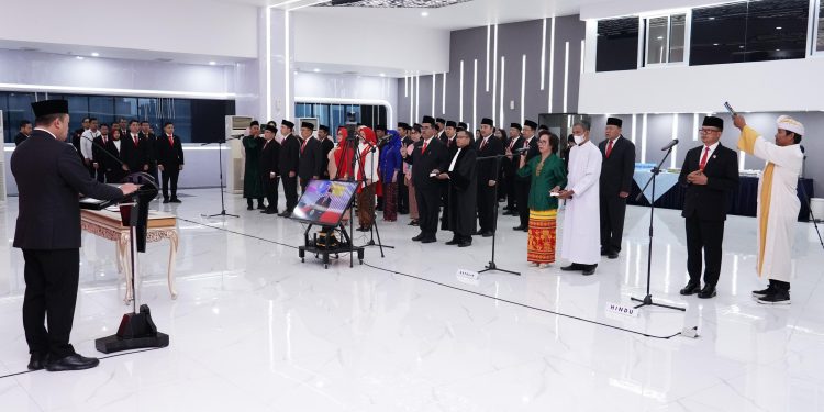 Lantik Pejabat Struktural dan Fungsional, Menteri Nusron Tegaskan Jalankan Amanat Sebaik-baiknya