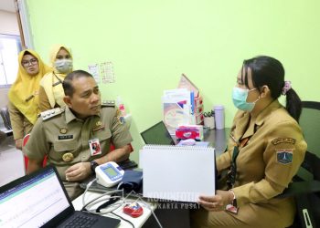 Walikota Jakpus Tinjau Cek Kesehatan Gratis di Hari Pertama