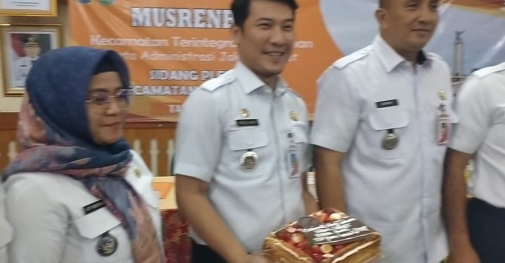 Wakil Camat Sawah Besar, Andre Ravinic, Rayakan Ulang Tahun di Acara Penutupan Pleno Musrenbang