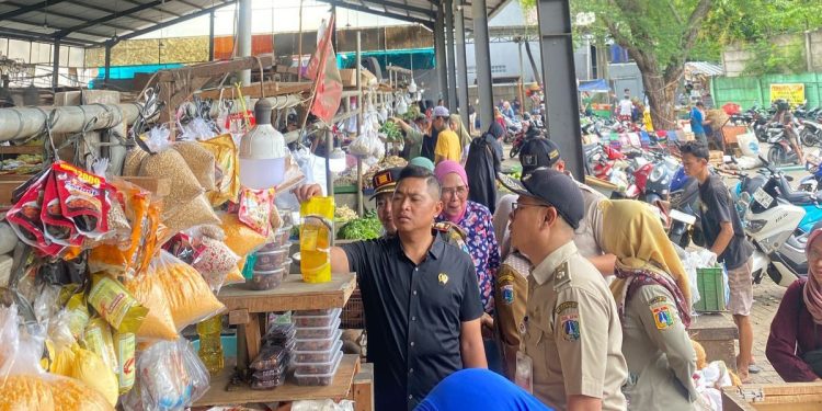 Andri Santosa Lakukan Sidak ke Pasar Tradisional, Temukan Harga Minyakita Melebihi HET