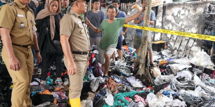 Wali Kota Jakpus Tinjau Kebakaran Pasar Poncol