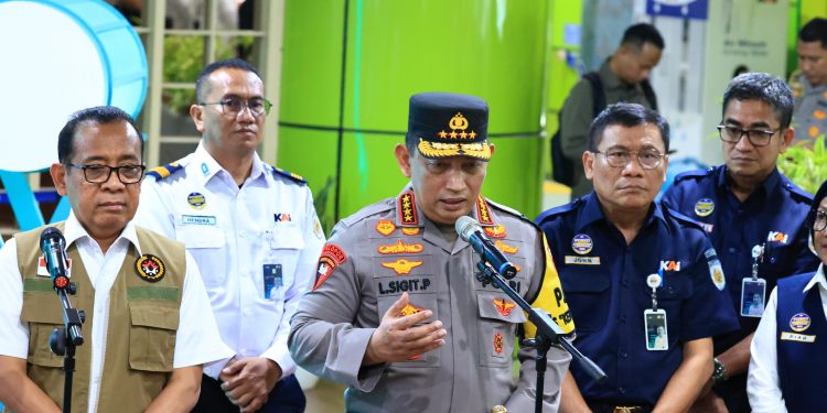 Kapolri Perintahkan Jajaran Antisipasi Kejahatan di Sekitar Stasiun Agar Pemudik Nyaman dan Aman