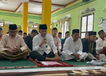 Berlebaran di Rempang, Batam, Menteri Transmigrasi serahkan 1.000 Bingkisan Lebaran Dari Presiden