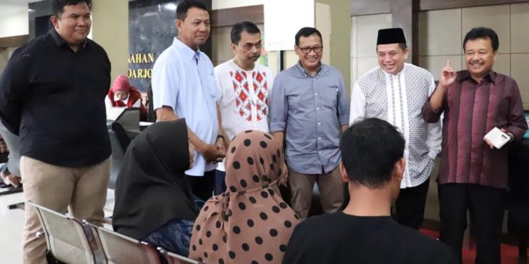 Layanan Pertanahan Tetap Berjalan di Jawa Timur Saat Libur Lebaran, Dirjen PPTR: Sangat Bermanfaat bagi Masyarakat