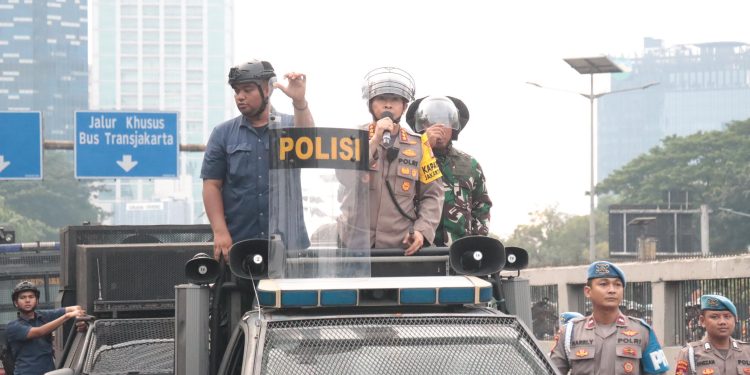 Peringatan Hari Buruh Kondusif, Kapolres Metro Jakpus Apresiasi Kedewasaan Buruh dalam Berdemokrasi