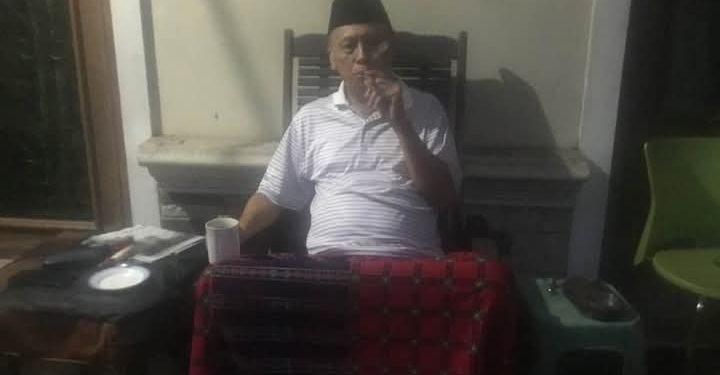 Menikmati Pagi dengan Cerutu dan Kopi Hitam