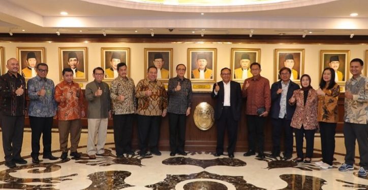 Ketua Dewan Pers Baru Kunjungi MA, Bahas Etika Liputan Persidangan