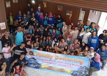 Hangat & Harmonis! Family Gathering Kong Muhir Satukan Generasi di Mega Mendung