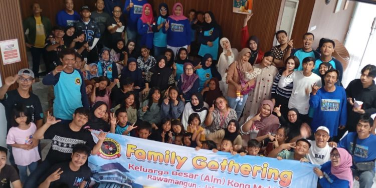 Hangat & Harmonis! Family Gathering Kong Muhir Satukan Generasi di Mega Mendung