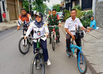 Lurah Kemayoran Bersepeda Keliling Wilayah, Tinjau Lingkungan dan Dengarkan Aspirasi Warga
