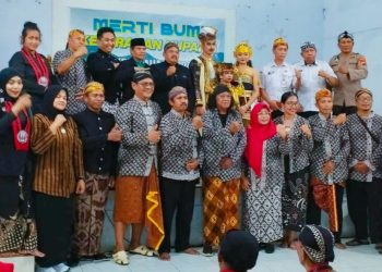 Kirab Merti Bumi Perdana di Kelurahan Kupang Disambut Meriah, Warga Bawa Tumpeng sebagai Simbol Syukur