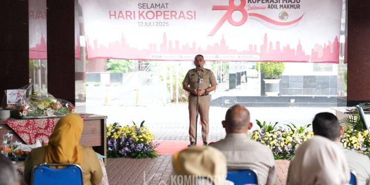 Wali Kota Jakpus Serahkan Akta Badan Hukum untuk Koperasi Merah Putih dan PKK Rosella