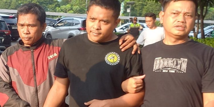 Satpol PP Sapu Bersih Parkir Liar di Jalan Gatot Subroto