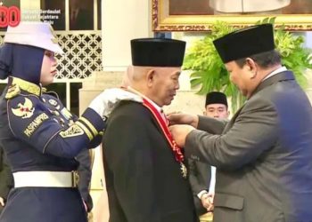 Prof. Dr. KH. Asep Saifuddin Chalim, MA Raih Bintang Mahaputera Nararya