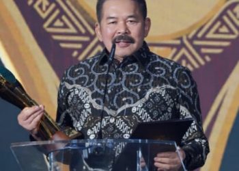 Jaksa Agung Raih Penghargaan Tokoh Transformasi Penegakan Hukum